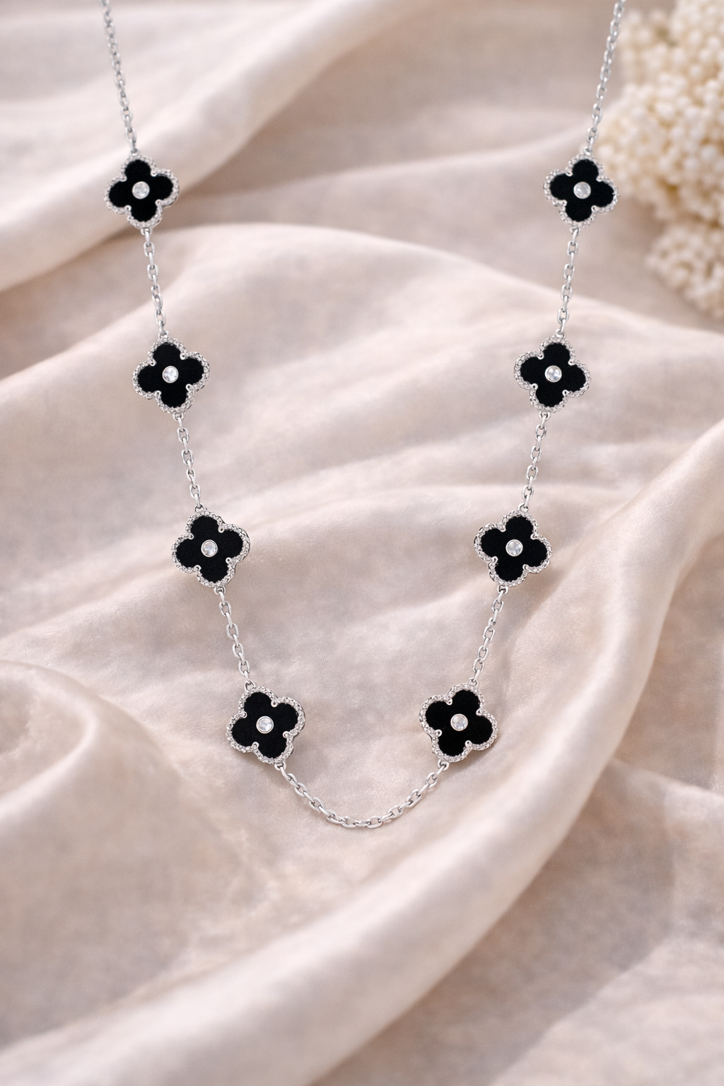 Mabel Clover Eight Pavé – Black