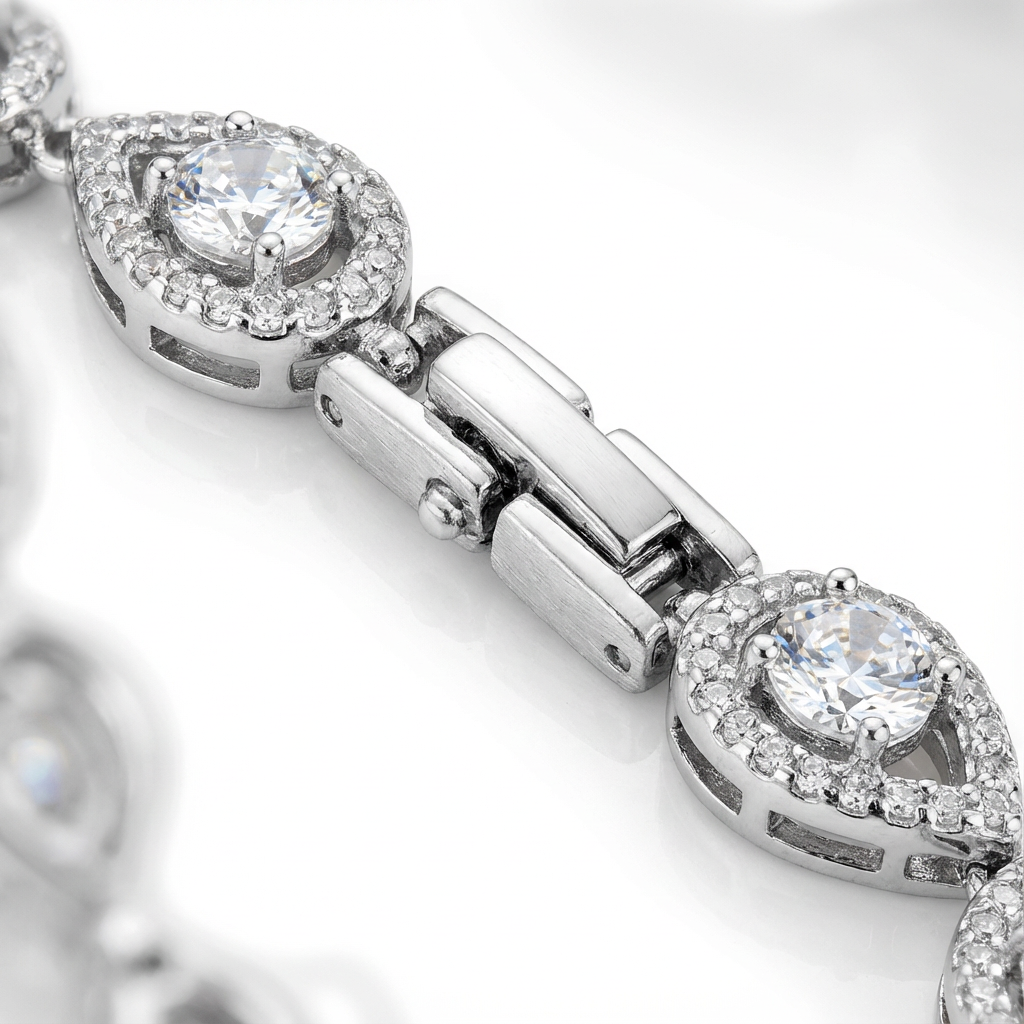 Bracelet Mabel Created With a Pear-Shaped White Sapphire