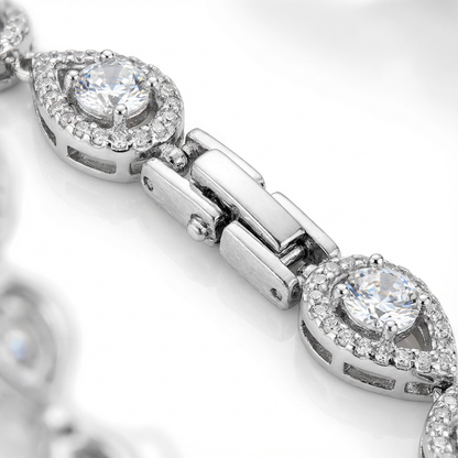 Bracelet Mabel Created With a Pear-Shaped White Sapphire